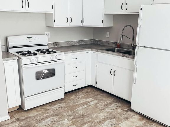 2nd image of 930 Holly Ave