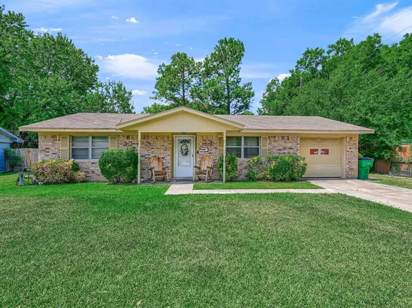 905 Kent Dr, Gainesville, TX 76240