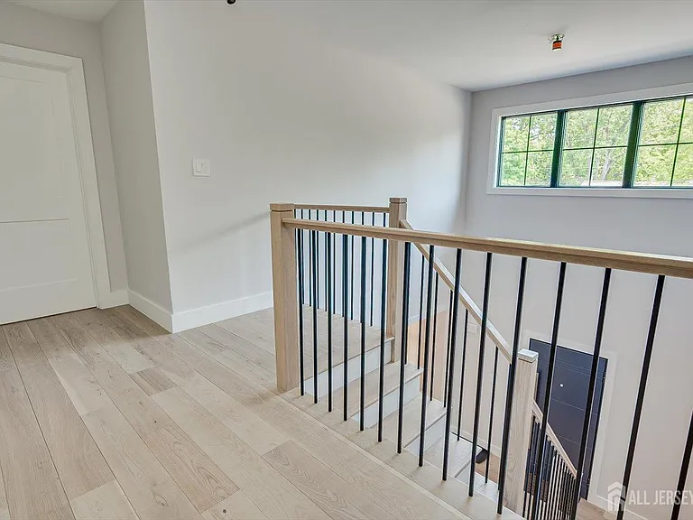 145 Center St — Photo 29