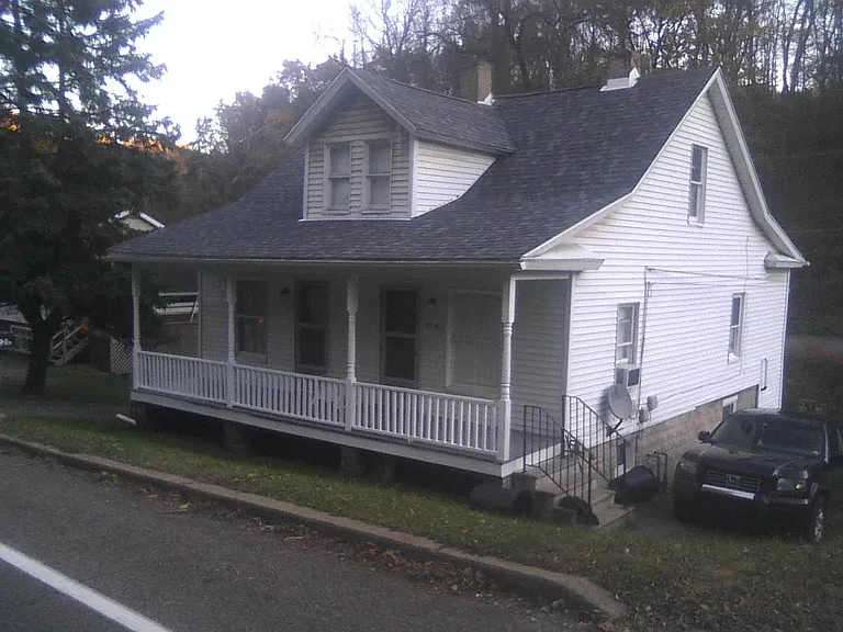 221B Whitestown Rd — Photo 1