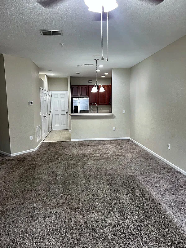 3 bed, 3.0 bath, 1710 sqft, $2,300 — Photo 4