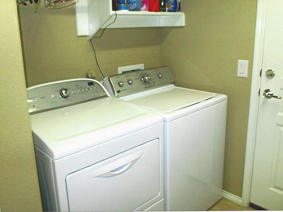 4th image of 998 Carrington Greens Dr