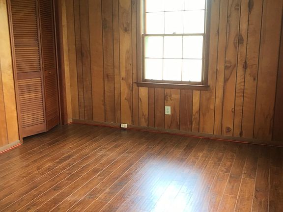 3rd image of 210 Chatham Cir