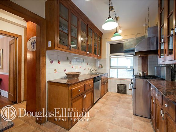 4th image of 250 W 94th St #3B
