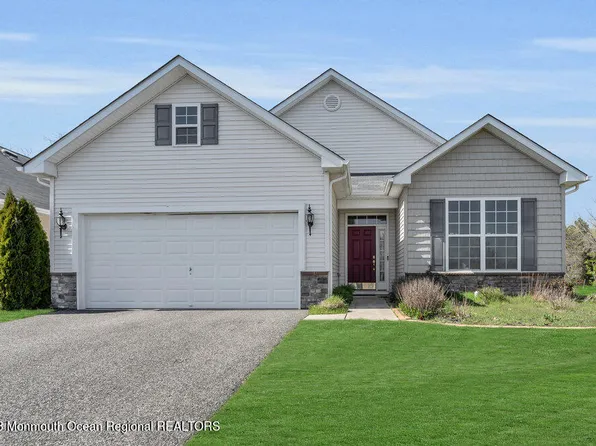 17 Eagle Ridge Circle, Lakewood, NJ 08701