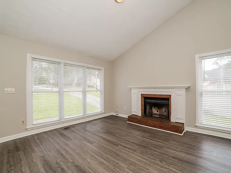 3106 Calumet Cir NW — Photo 4