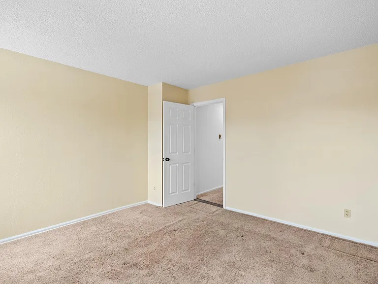 1009 S Lewiston Way — Photo 26