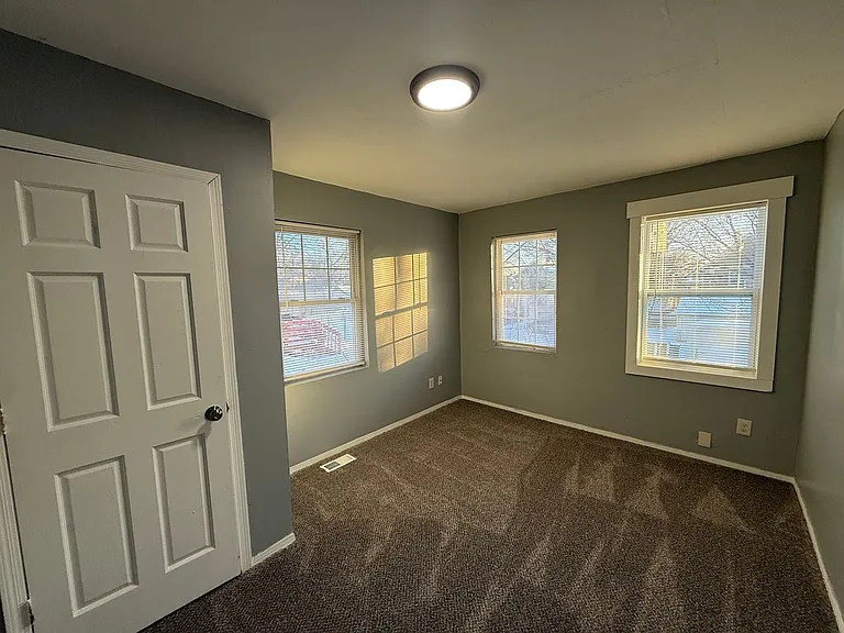 2110 Lyndale Ave N — Photo 11
