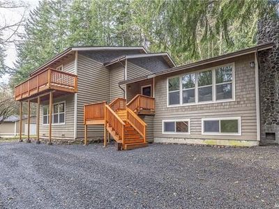 5977 Lynwood Center Rd NE, Bainbridge Island, WA, 98110
