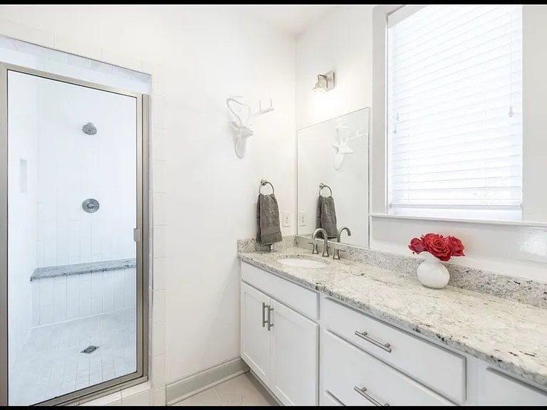 727 Douglas Ave — Photo 6