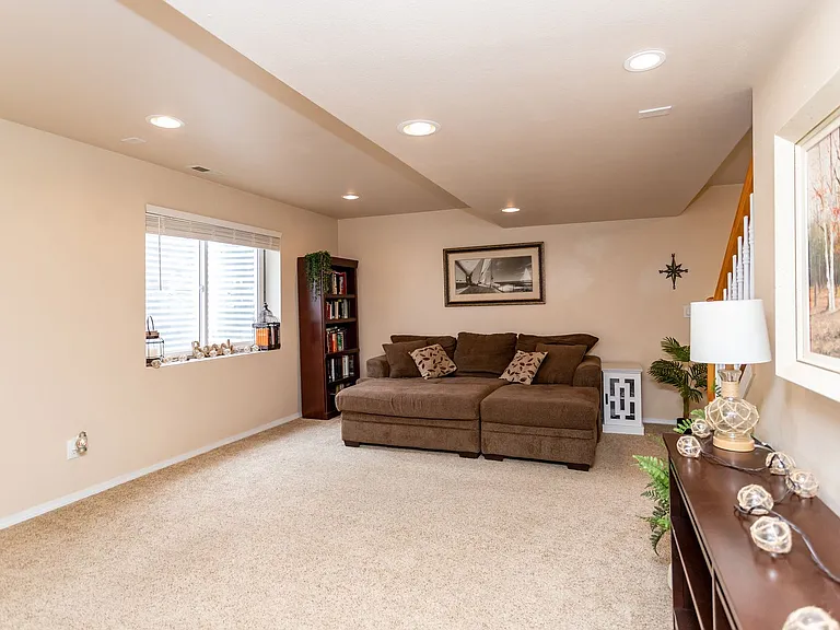 5712 Stable Ct — Photo 40
