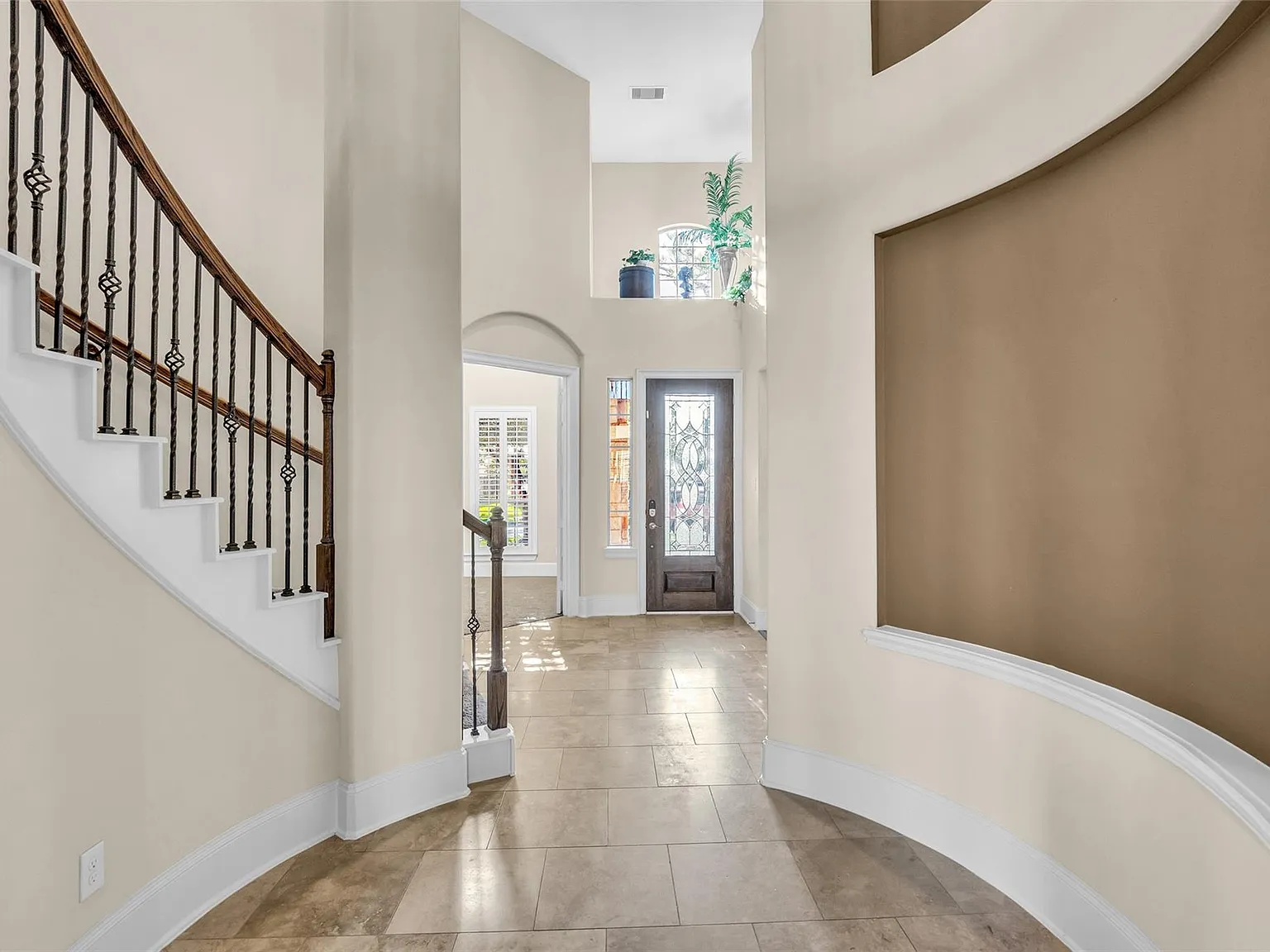 4 bed, 3.5 bath, 3288 sqft, $3,500 — Photo 4