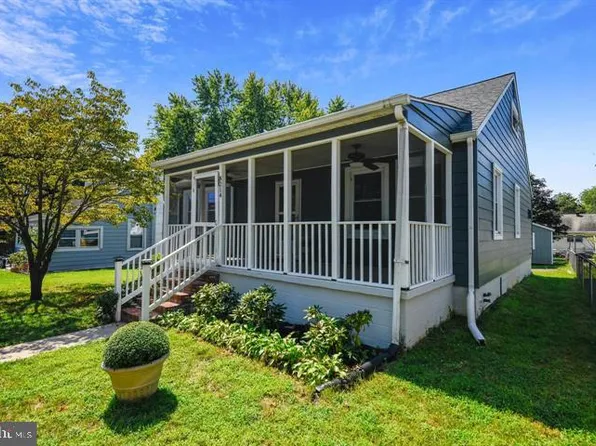 8214 W End Dr, Baltimore, MD 21226