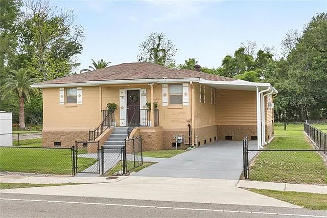 3 bed, 2.0 bath, 1290 sqft, $1,400 — Photo 1