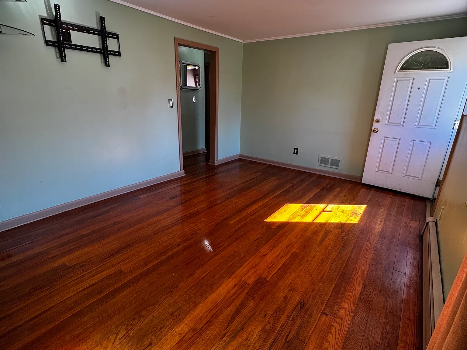 4 bed, 1580 sqft, $3,600 — Photo 2