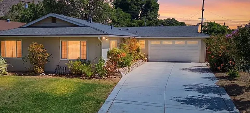 222 Green Oaks Dr