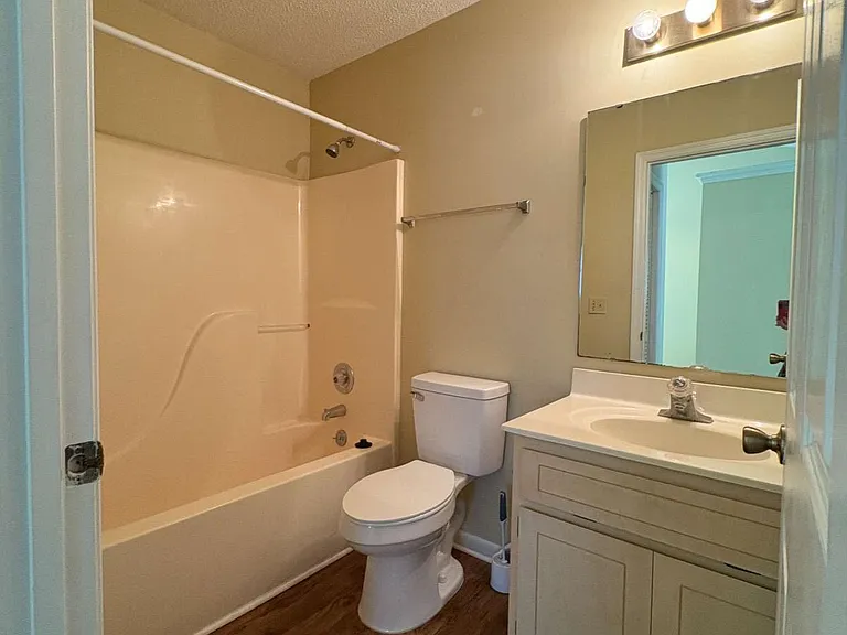 233 W Lakemont Dr #B — Photo 4
