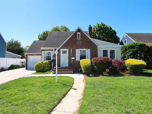 608 Terrace Place, North Baldwin, NY 11510