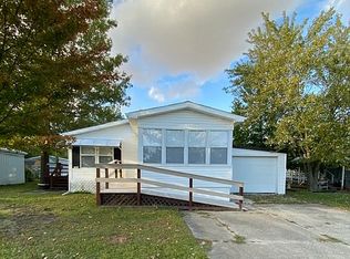 585 Bureau St, Mahomet, IL 61853