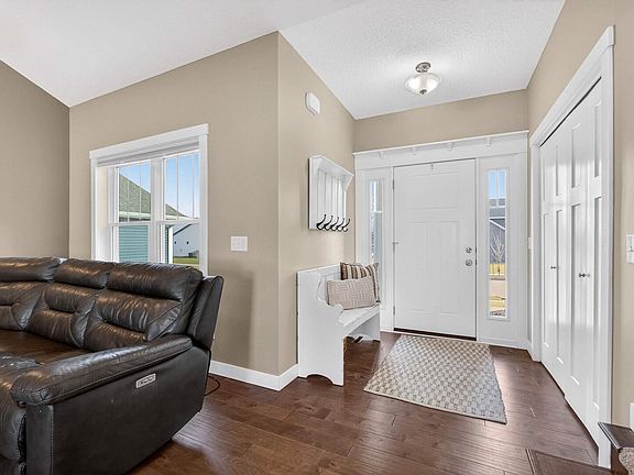 4th image of 6326 Lillie Ave