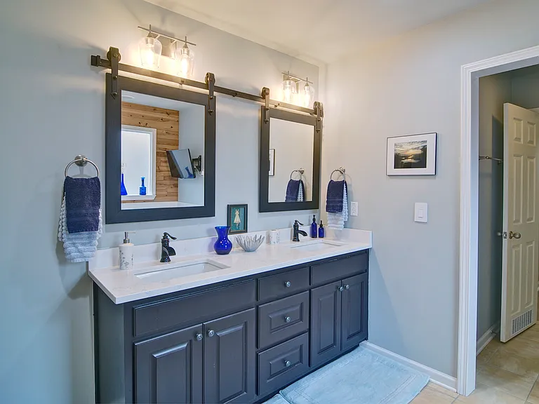 4060 Merritt Dr — Photo 28