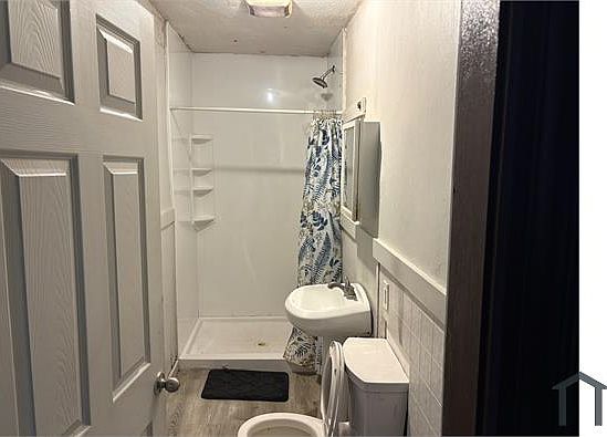 4th image of 1425 Main St #2