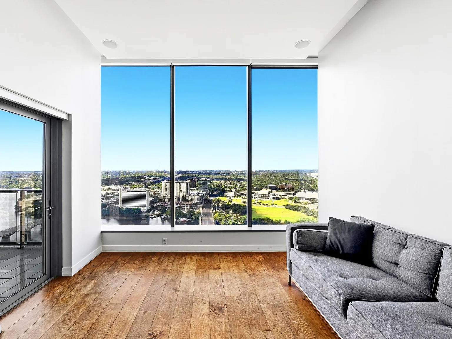 2 bed, 2.0 bath, 1169 sqft, $6,500 — Photo 2