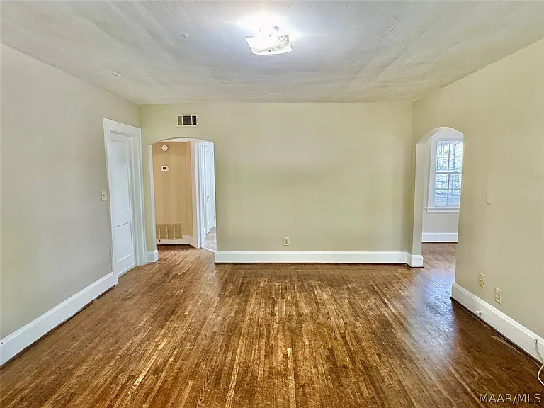 440 E Fairview Ave — Photo 11