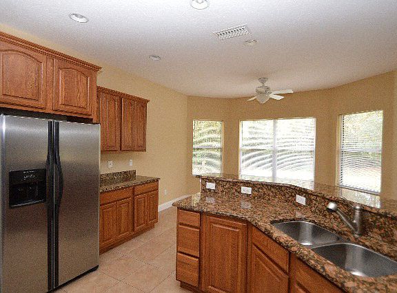 4th image of 83 Lindsay Dr