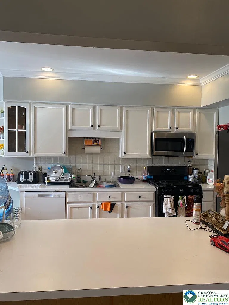 3 bed, 2.5 bath, 1882 sqft, $2,500 — Photo 4