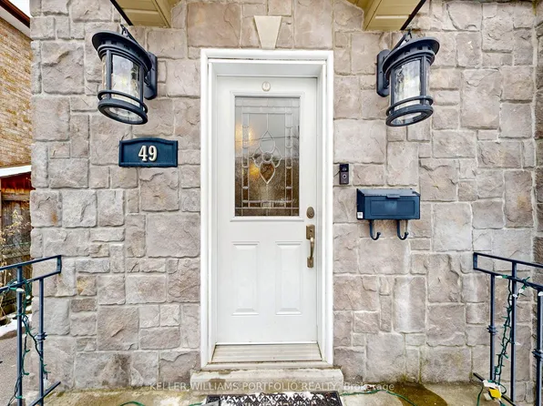 49 Dolphin Dr, Toronto, ON M1L 1N5