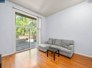 460 N Civic Dr APT 301, Walnut Creek, CA 94596