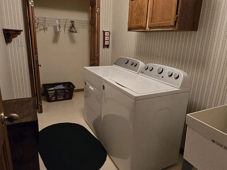 1st floor Landry room