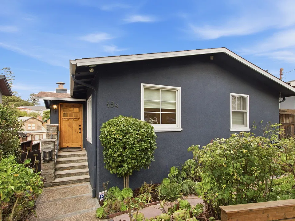 494 Jean St