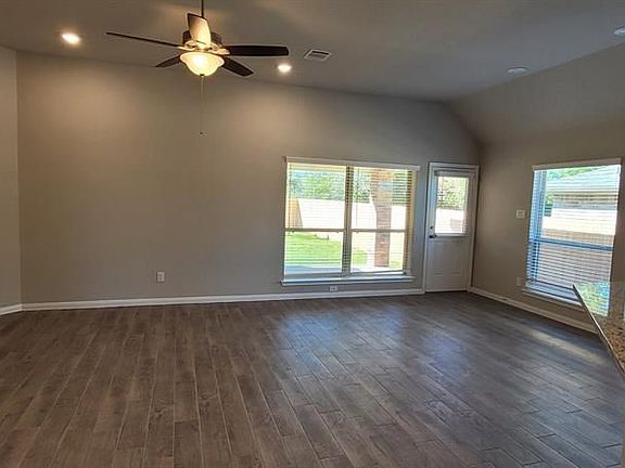 5th image of 419 Lazy Ln