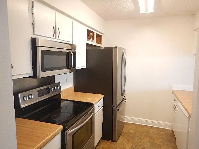 Building Photo - 5219 Cross Creek Dr