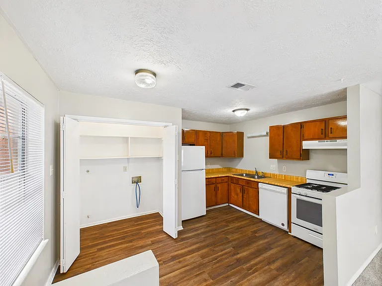 3329 Longleaf Cir — Photo 3