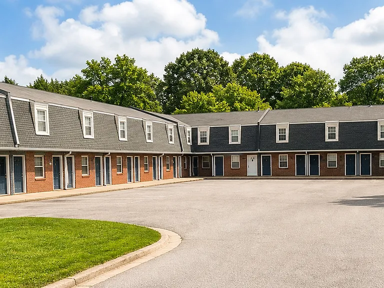 Red Oak Apartments — Photo 1