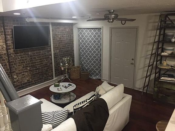 3rd image of 111 N Central St Ste 3