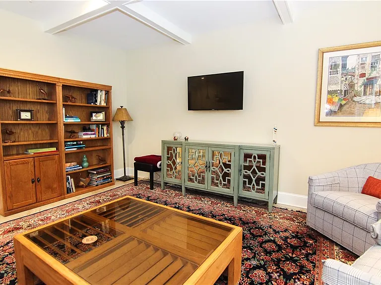 105 Gascoigne Ave #102 — Photo 9