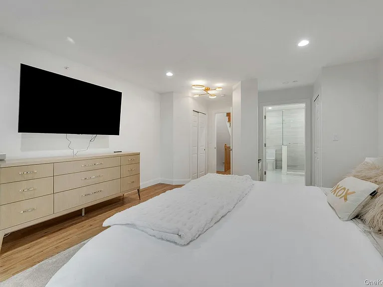 142 Brook St #B — Photo 15