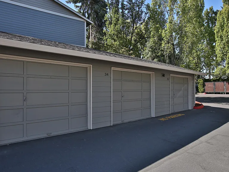Highland Hills Apartments — Photo 20