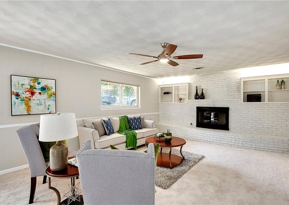 1st image of 4107 Woodridge Cir