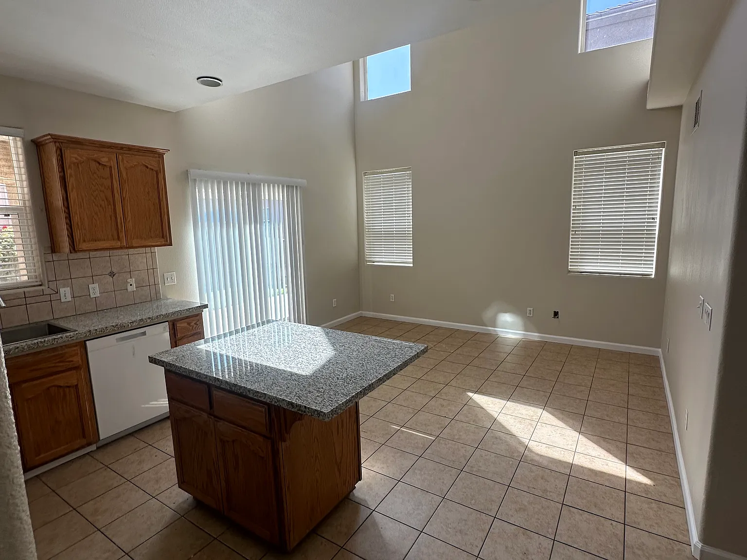 3 bed, 2.5 bath, 1280 sqft, $1,800 — Photo 2