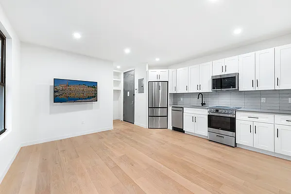 Rented by Fountain Realty Group | media 29