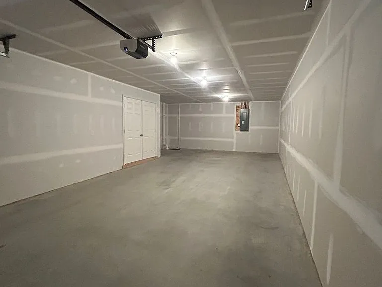 6 Meredith Way — Photo 28
