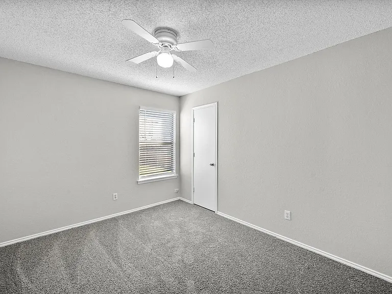 606 Kings Way Dr — Photo 18
