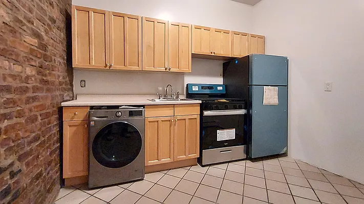 Rented by R New York | media 9