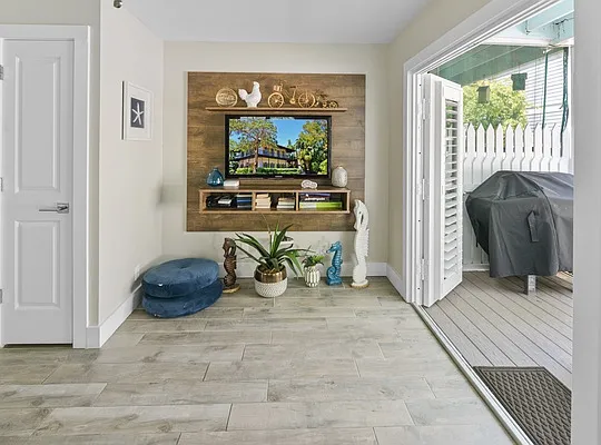 2 bed, 2.5 bath, 960 sqft, $6,000 — Photo 4