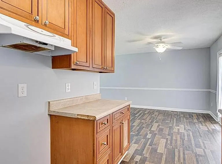 409 W Vandalia Rd — Photo 20